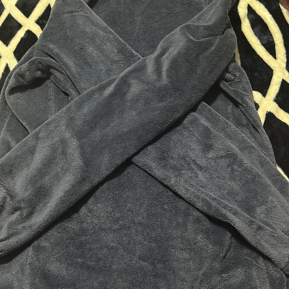 Size medium - Picture 3 of 3